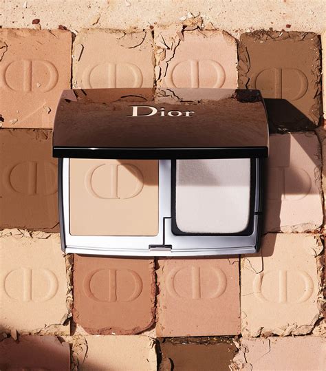 Give Dior Forever Natural Velvet Compact Foundation for Holiday .